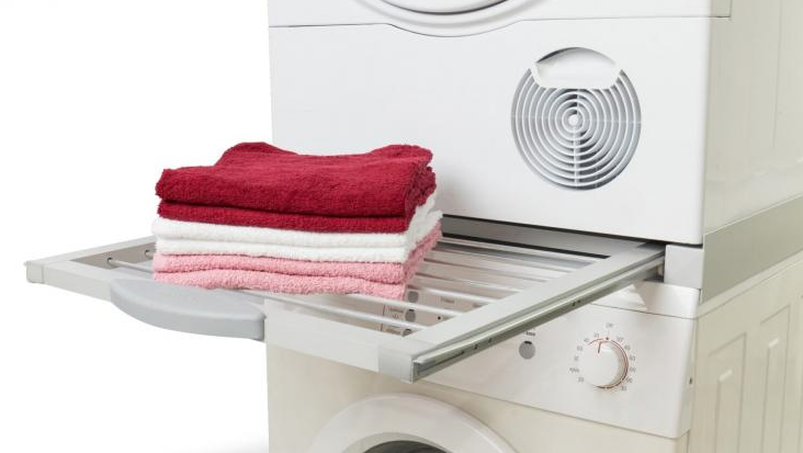 Estante extraíble intermedio entre lavadora y secadora negro